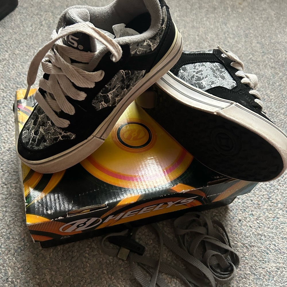 Heelys Black and Gray Marble Skate Shoes
